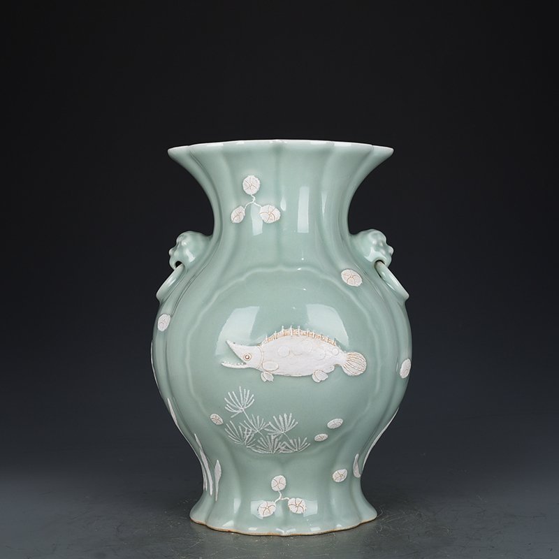 Qing Dynasty Qianlong bean green glaze piled carving fish and algae pattern crabapple vase
