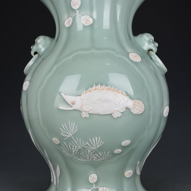 Qing Dynasty Qianlong bean green glaze piled carving fish and algae pattern crabapple vase