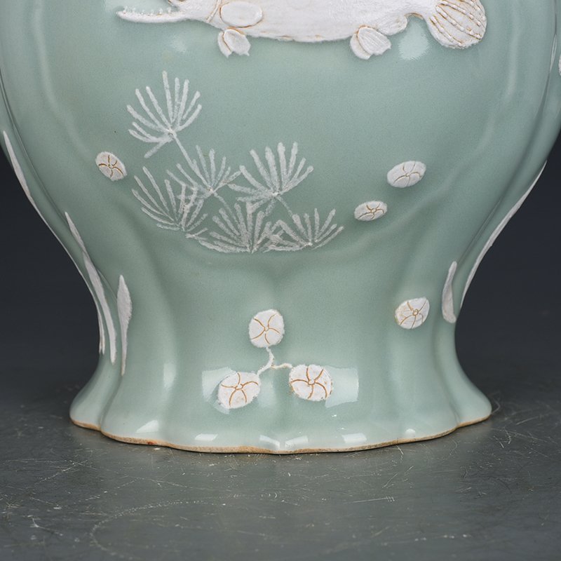 Qing Dynasty Qianlong bean green glaze piled carving fish and algae pattern crabapple vase