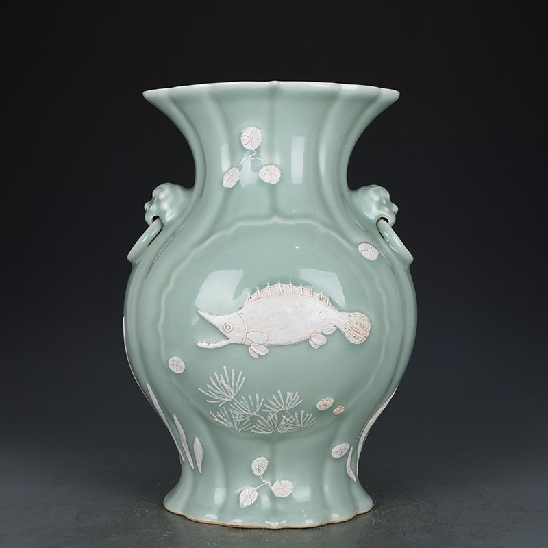 Qing Dynasty Qianlong bean green glaze piled carving fish and algae pattern crabapple vase