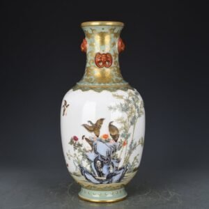 Qing Dynasty Qianlong bean green glaze vase