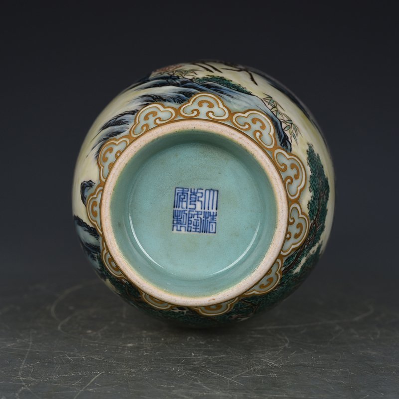 Qing Dynasty Qianlong bean green glaze gold-painted vase with pine and deer fortune