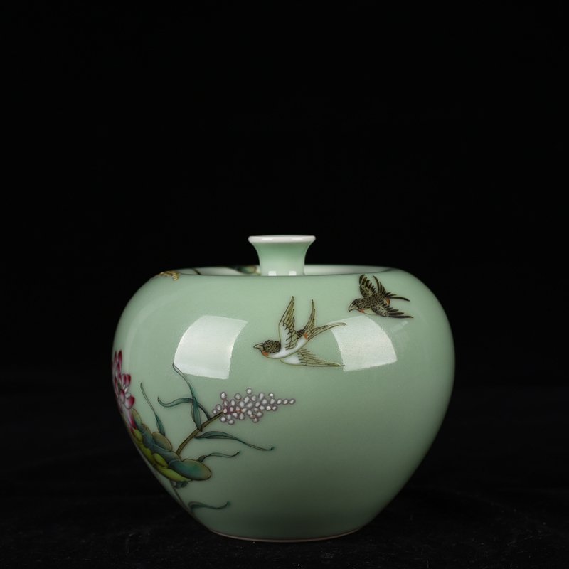 Qing Dynasty Qianlong bean green glaze pastel lotus pattern apple statue