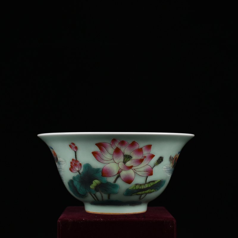 Qing Dynasty Qianlong bean green glaze pastel lotus mandarin duck pattern bowl