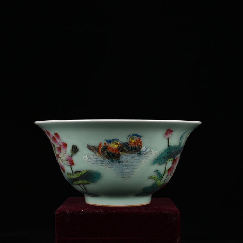 Qing Dynasty Qianlong bean green glaze pastel lotus mandarin duck pattern bowl