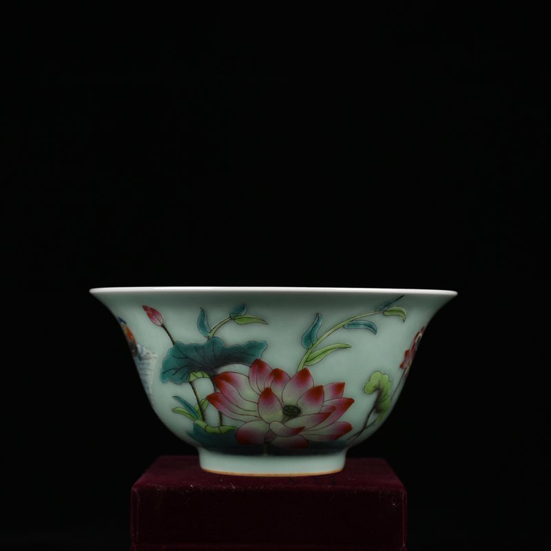 Qing Dynasty Qianlong bean green glaze pastel lotus mandarin duck pattern bowl