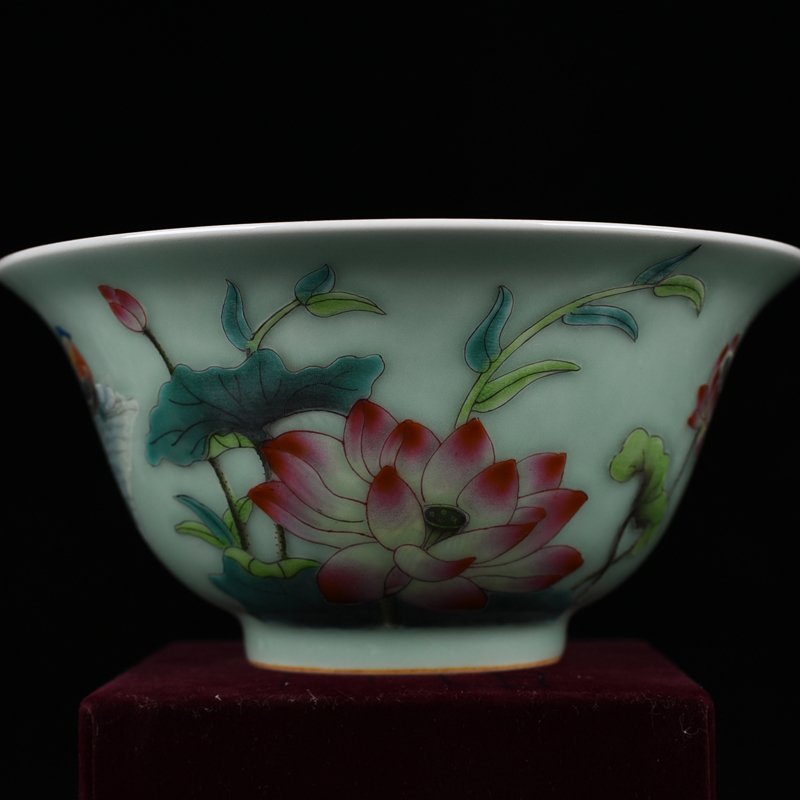 Qing Dynasty Qianlong bean green glaze pastel lotus mandarin duck pattern bowl