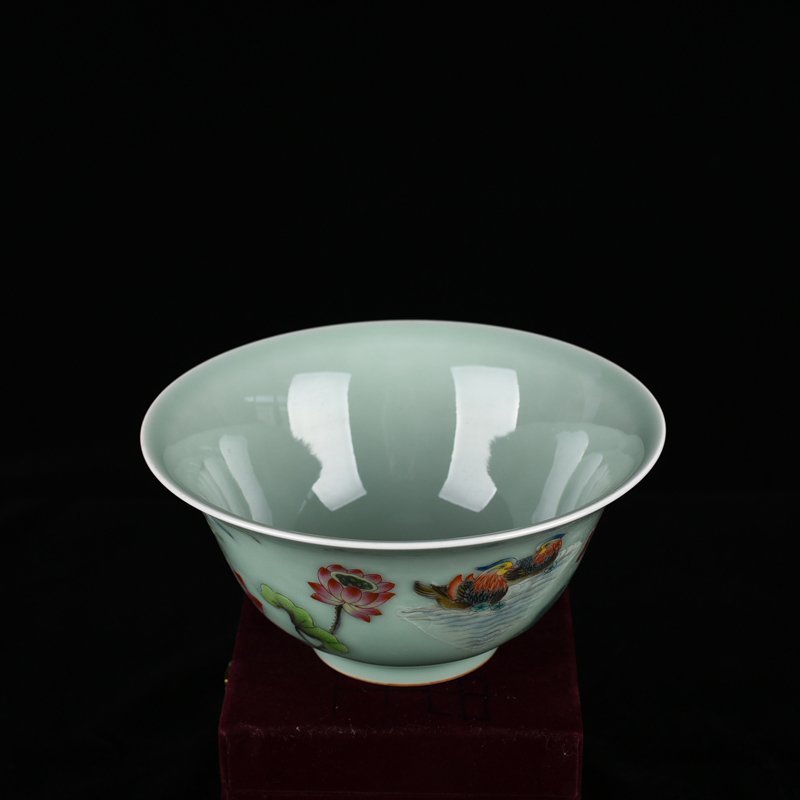 Qing Dynasty Qianlong bean green glaze pastel lotus mandarin duck pattern bowl