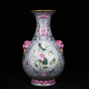 Qing Dynasty Qianlong rolled road pattern consecrated enamel flower pattern ear-shaped vase