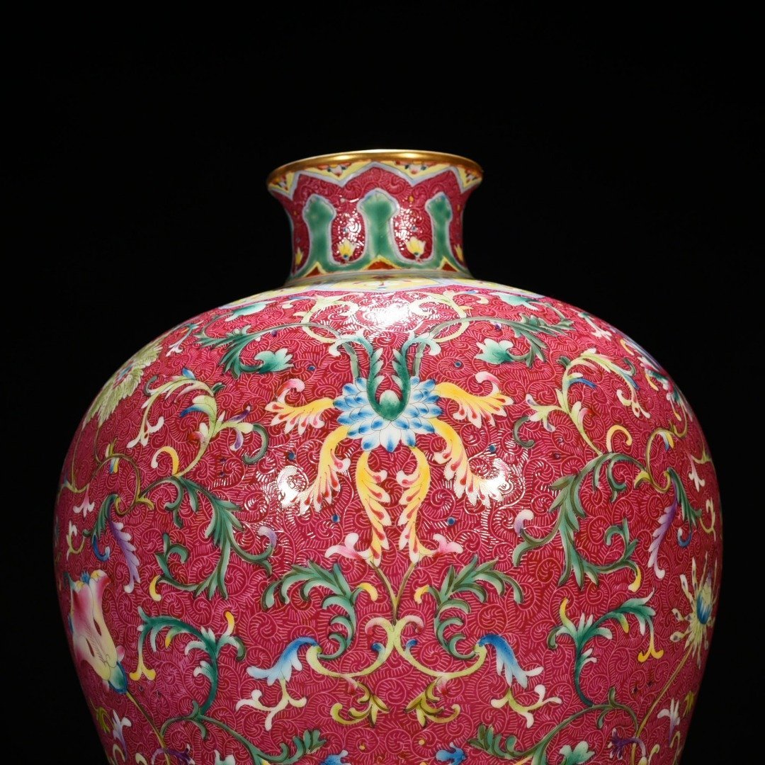 Qing Dynasty Qianlong rolling road carmine red ground pastel flower pattern plum vase