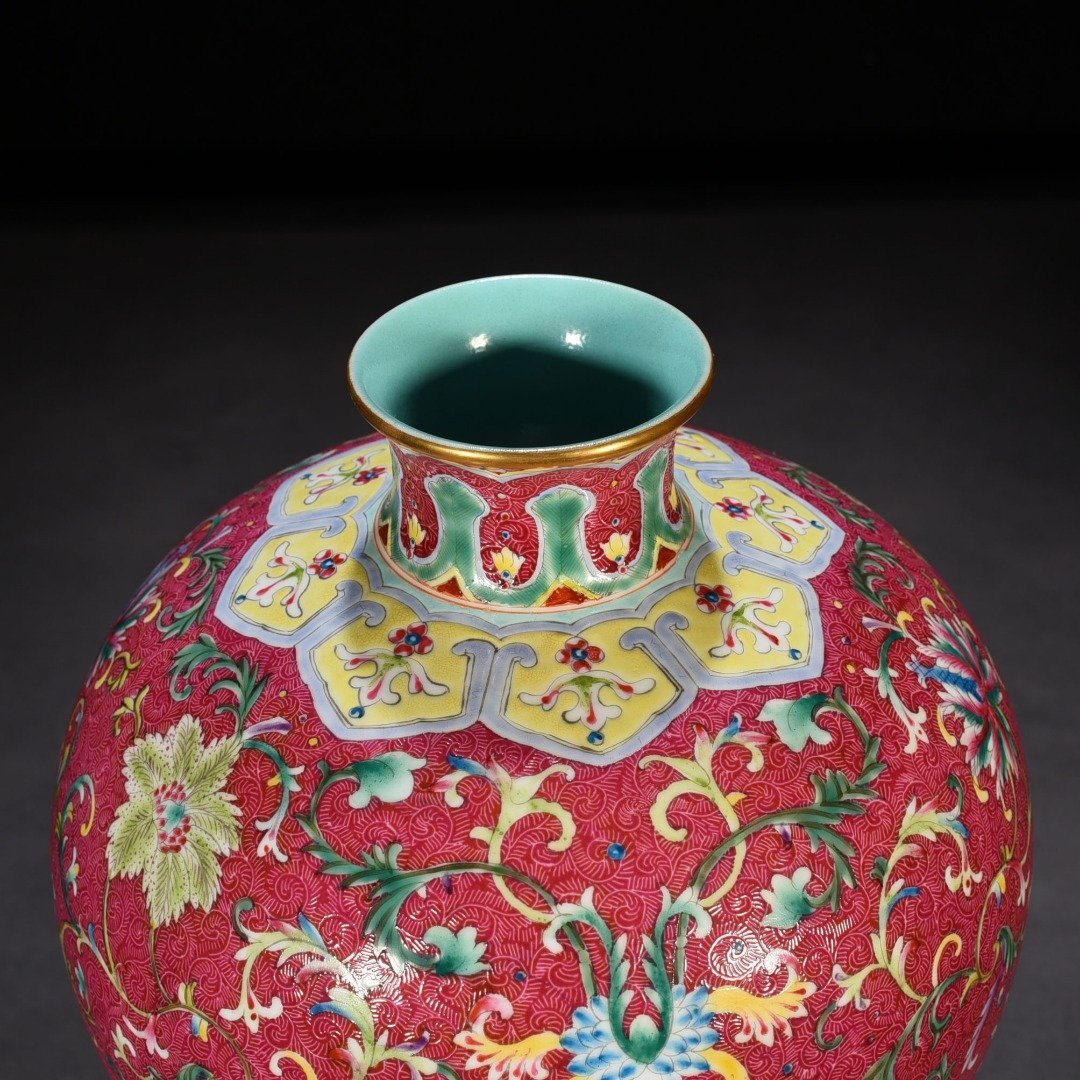 Qing Dynasty Qianlong rolling road carmine red ground pastel flower pattern plum vase