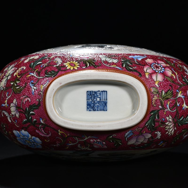Qing Dynasty Qianlong rolling carmine red flower consecrated flower and bird flat vase