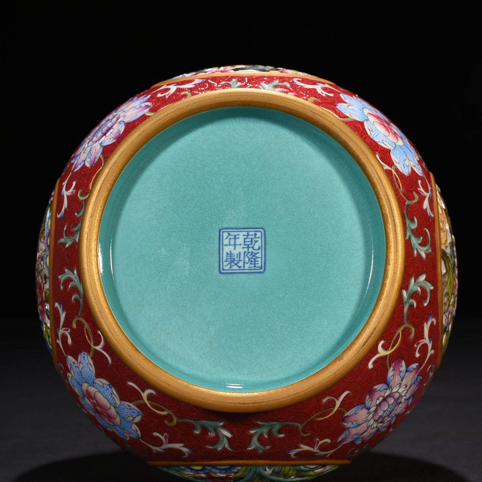 Qing Dynasty Qianlong rolling road flower hollow celestial stems and earthly branches rotating vase