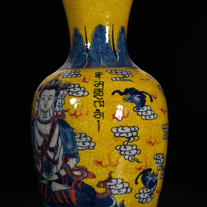Qing Dynasty Qianlong underglaze multicolored thangka Buddha vase