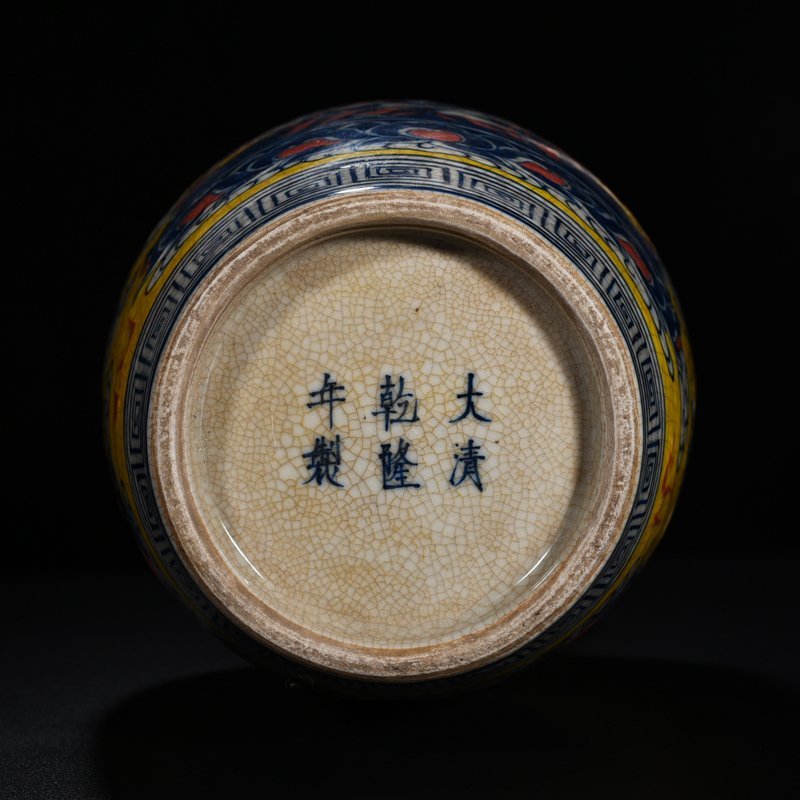 Qing Dynasty Qianlong underglaze multicolored thangka Buddha vase