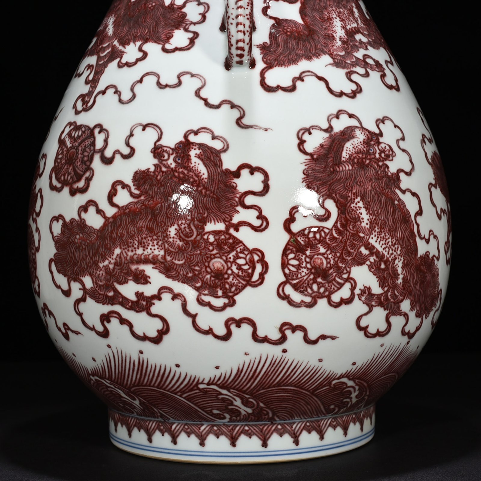 Qing Dynasty Qianlong underglaze red lion rolling hydrangea double-eared statue