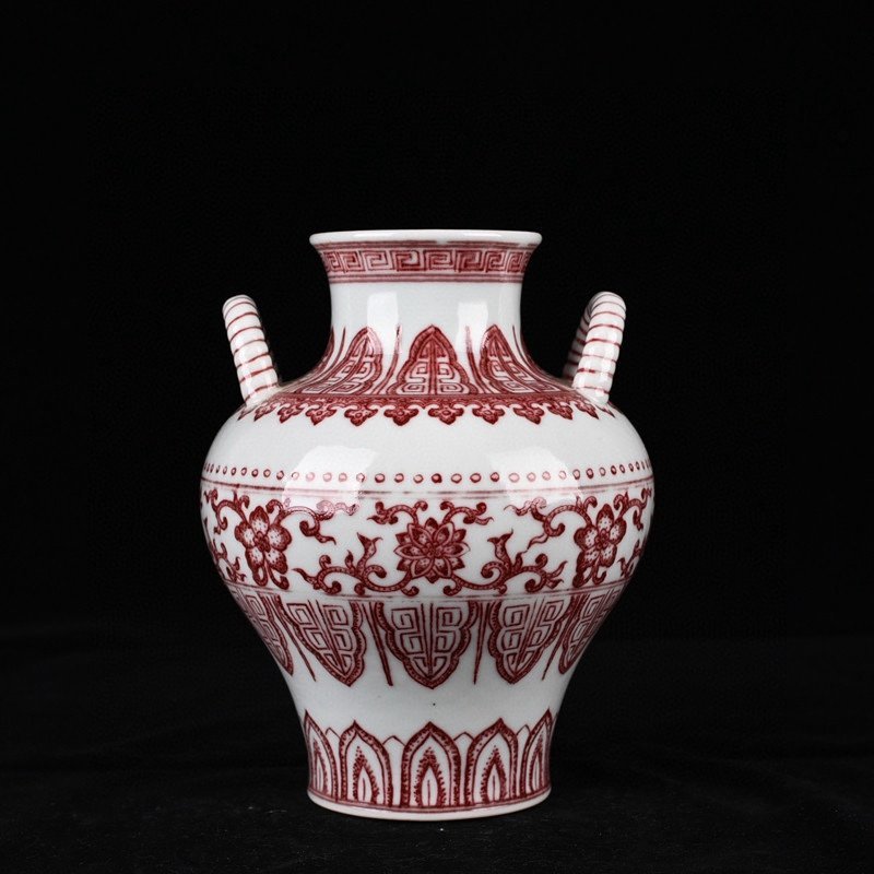 Qing Dynasty Qianlong underglaze red flower pattern double-eared statue