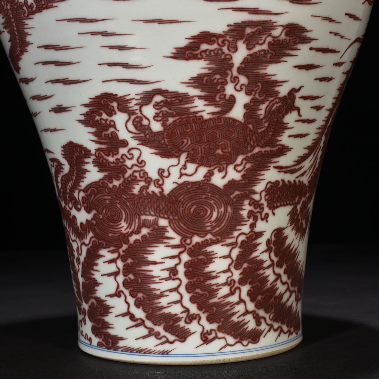 Qing Dynasty Qianlong underglaze red Canglong Jiaozi plum vase
