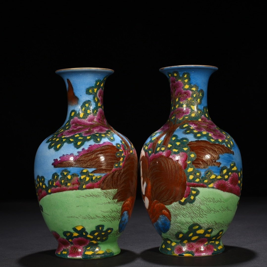 Qing Dynasty Qianlong gold silk enamel vase