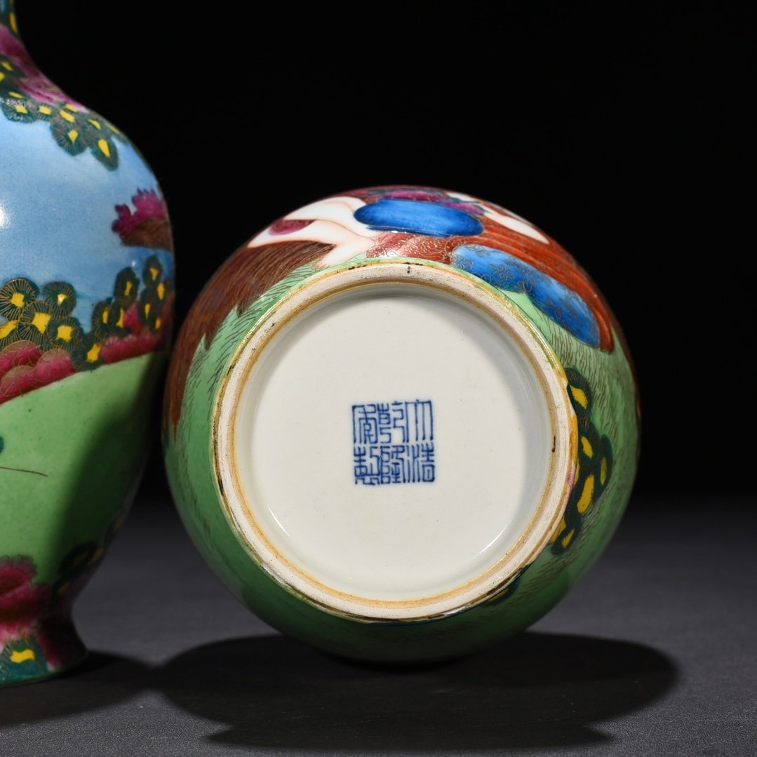 Qing Dynasty Qianlong gold silk enamel vase