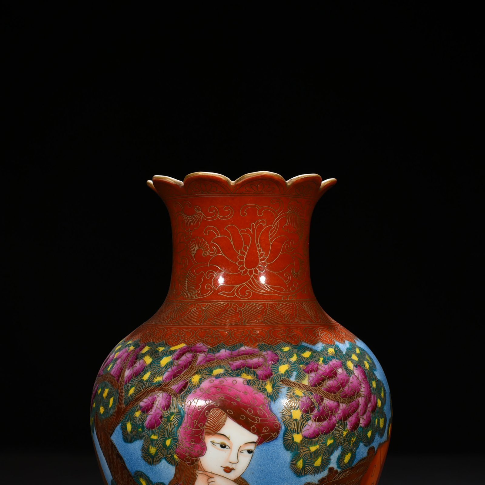 Qing Dynasty Qianlong gold silk enamel Western figure pattern flower mouth vase