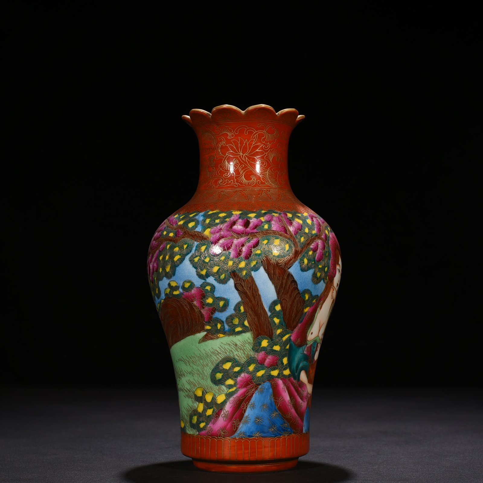 Qing Dynasty Qianlong gold silk enamel Western figure pattern flower mouth vase