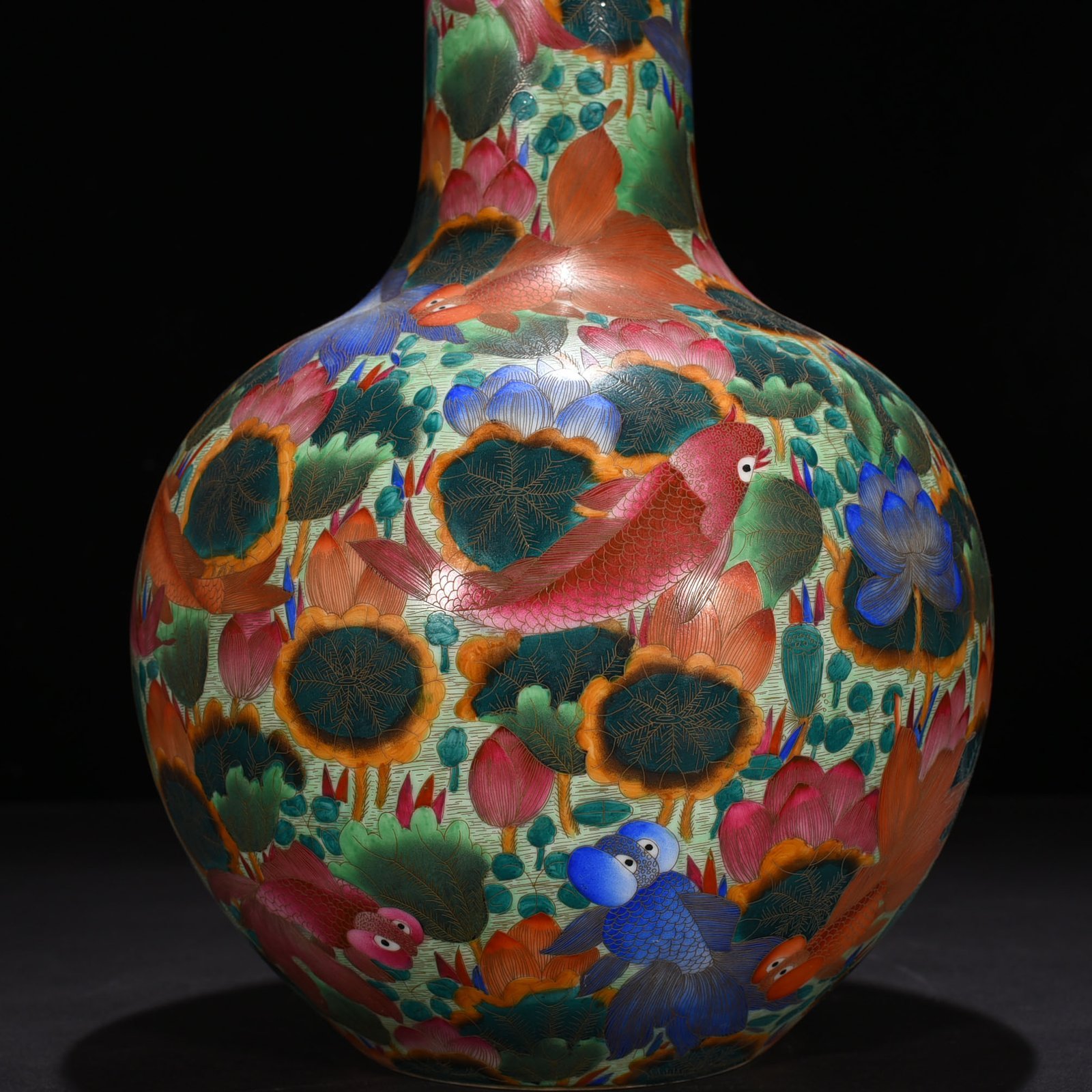 Qing Dynasty Qianlong gold silk enamel gold and jade mantang celestial sphere vase