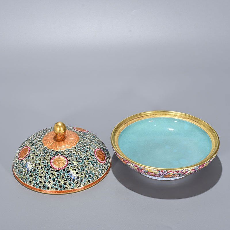 Qing Dynasty Qianlong Golden Land Ten Thousand Flowers Enamel Hollow Cover Box Fruit Box Cover Bowl