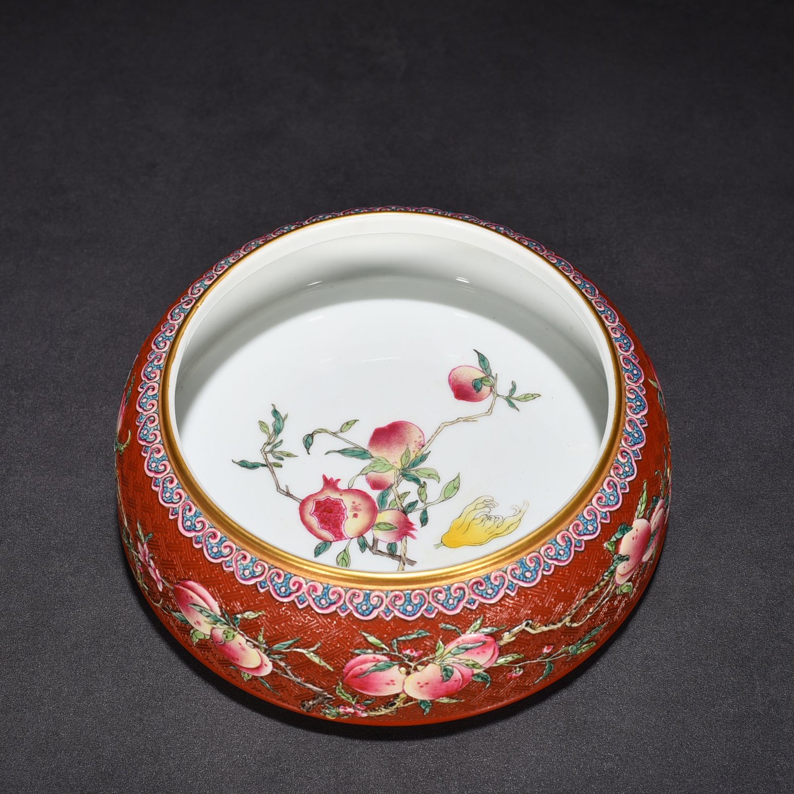 Qing Dynasty Qianlong carved pastel nine peach blessing and longevity pattern brush wash