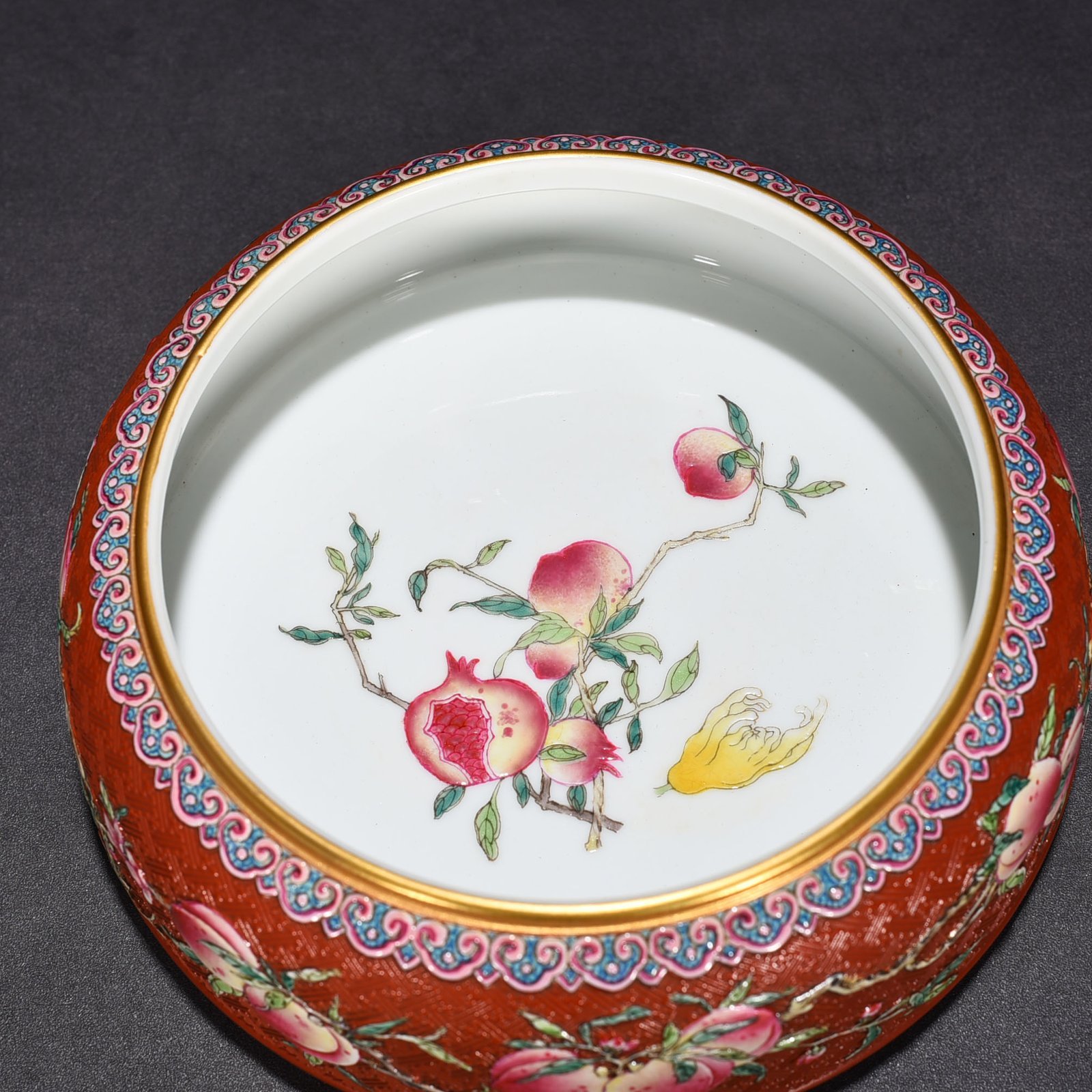 Qing Dynasty Qianlong carved pastel nine peach blessing and longevity pattern brush wash