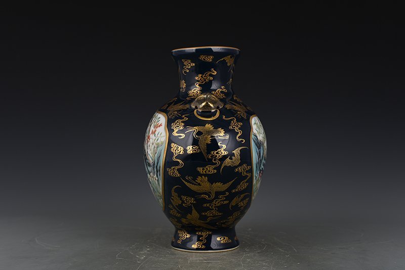 Qing Dynasty Qianlong Ji blue glaze embossed gold flat vase