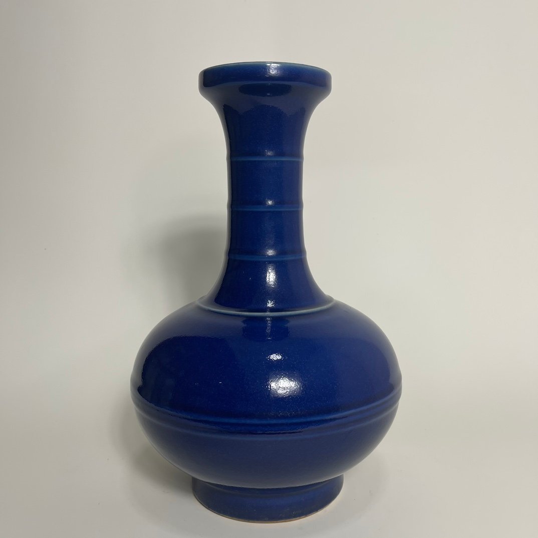 Qing Dynasty Qianlong Ji blue glaze vase