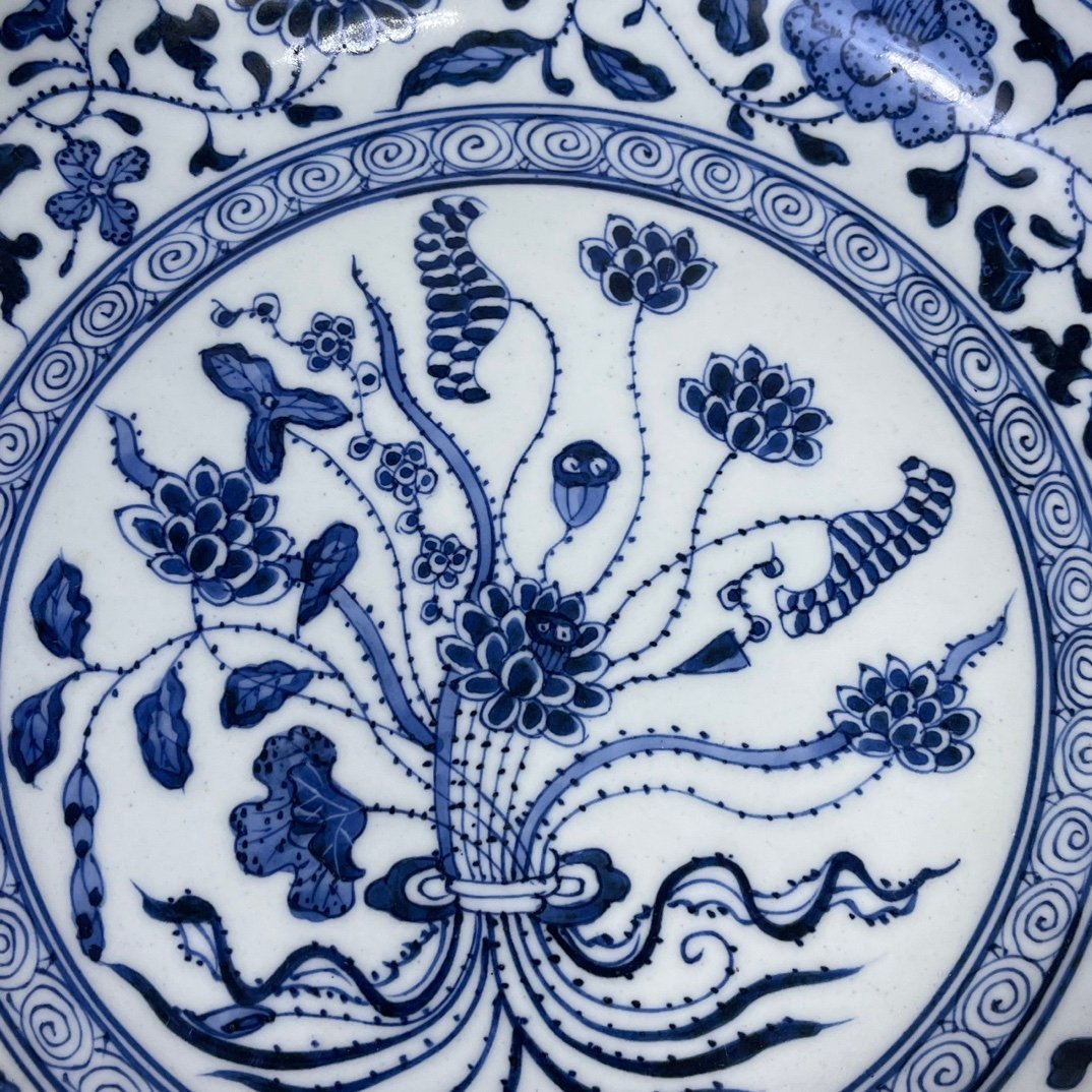 Qing Dynasty Qianlong blue and white lotus pattern plate