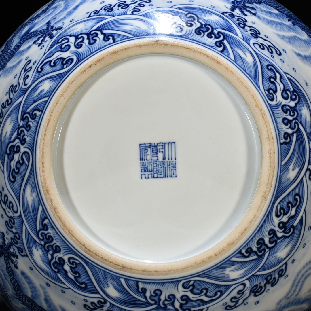 Qing Dynasty Qianlong blue and white nine-dragon pattern celestial vase