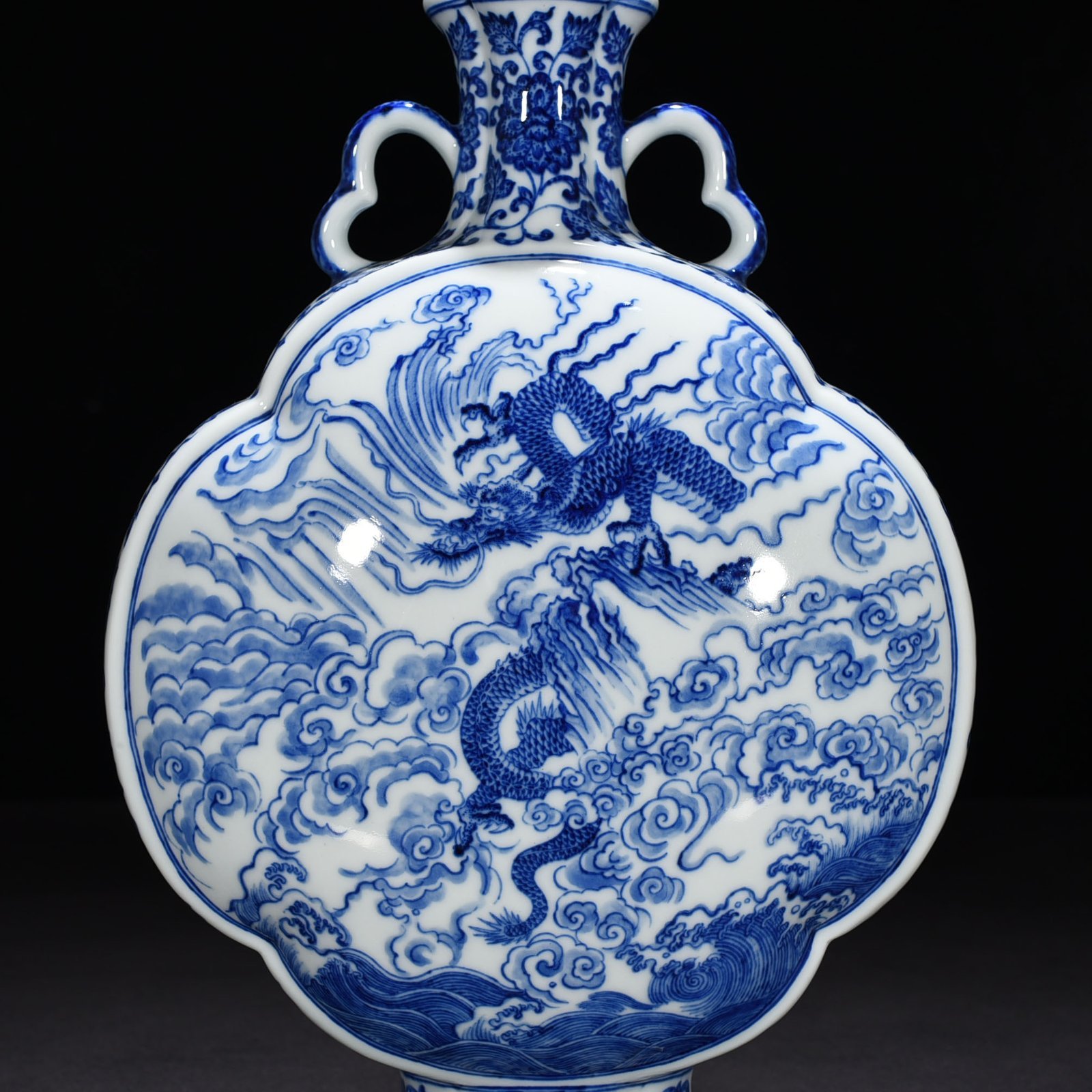 Qing Dynasty Qianlong blue and white cloud and dragon pattern flat vase