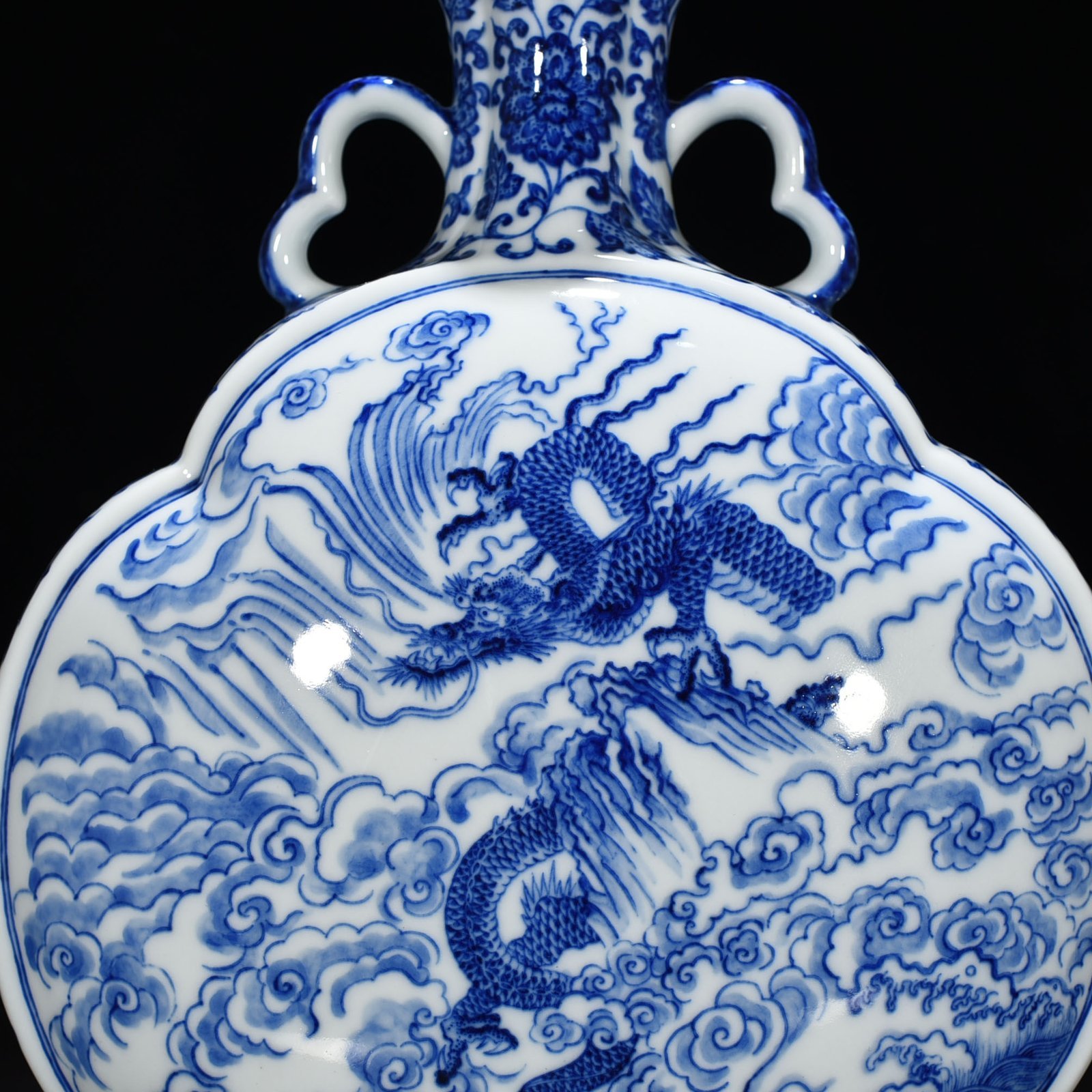 Qing Dynasty Qianlong blue and white cloud and dragon pattern flat vase