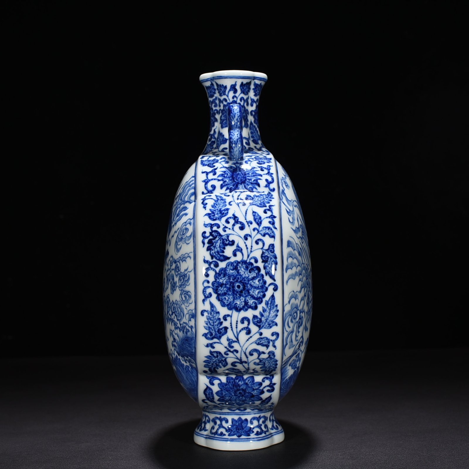 Qing Dynasty Qianlong blue and white cloud and dragon pattern flat vase