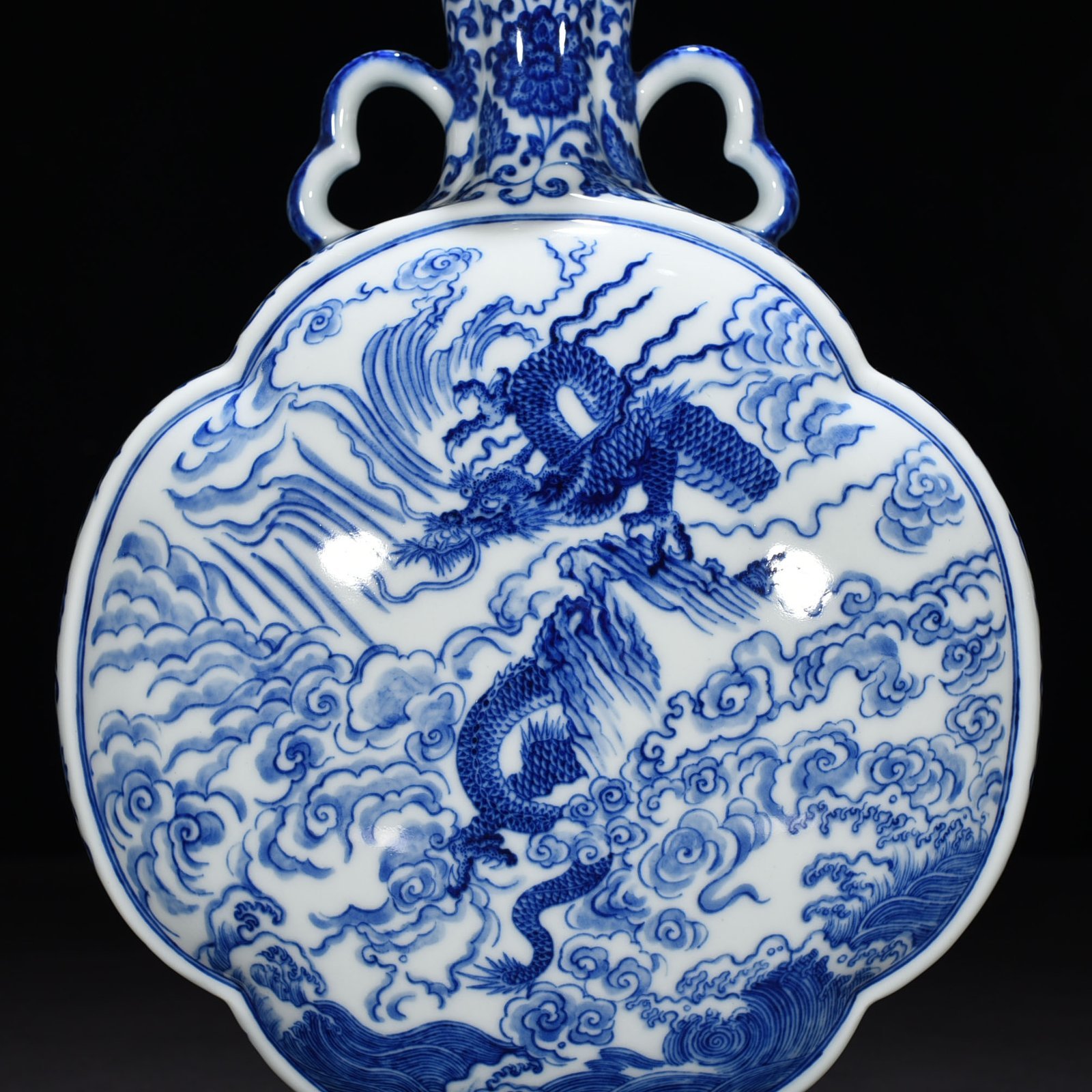 Qing Dynasty Qianlong blue and white cloud and dragon pattern flat vase