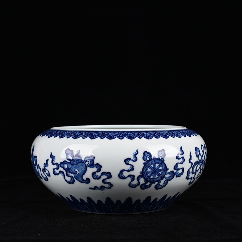 Qing Dynasty Qianlong Blue and White Buddhist Eight Treasures Pattern Brush Wash