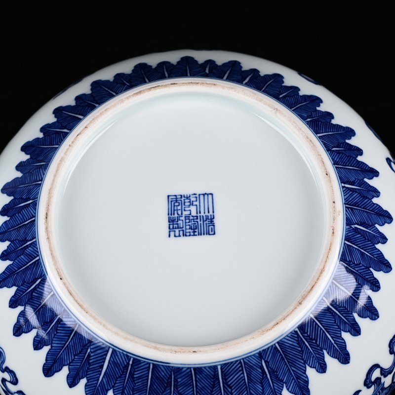 Qing Dynasty Qianlong Blue and White Buddhist Eight Treasures Pattern Brush Wash