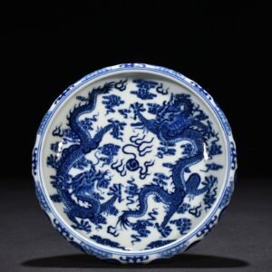 Qing Dynasty Qianlong blue and white double dragons playing with beads pattern round wash