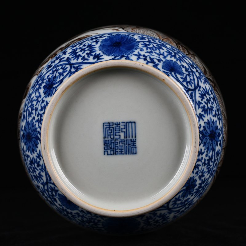 Qing Dynasty Qianlong blue and white ink color reed and swallow pattern lantern vase