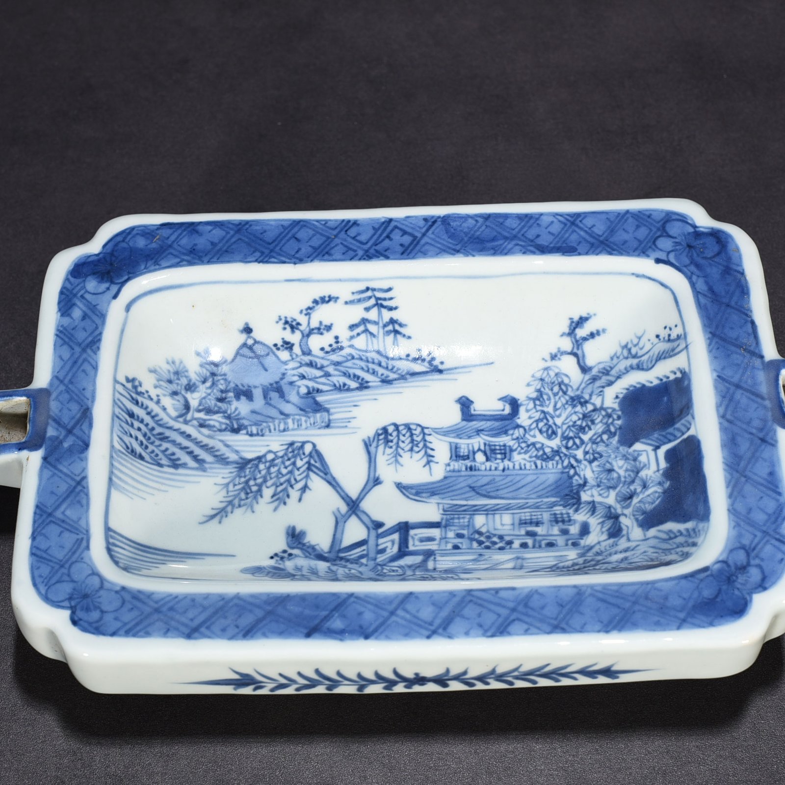 Qing Dynasty Qianlong blue and white landscape pavilion warm plate