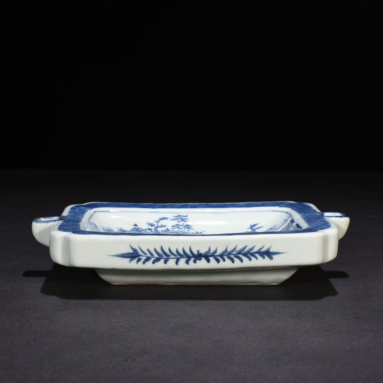 Qing Dynasty Qianlong blue and white landscape pavilion warm plate