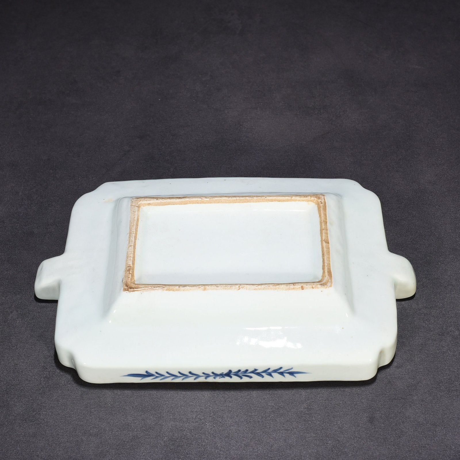 Qing Dynasty Qianlong blue and white landscape pavilion warm plate