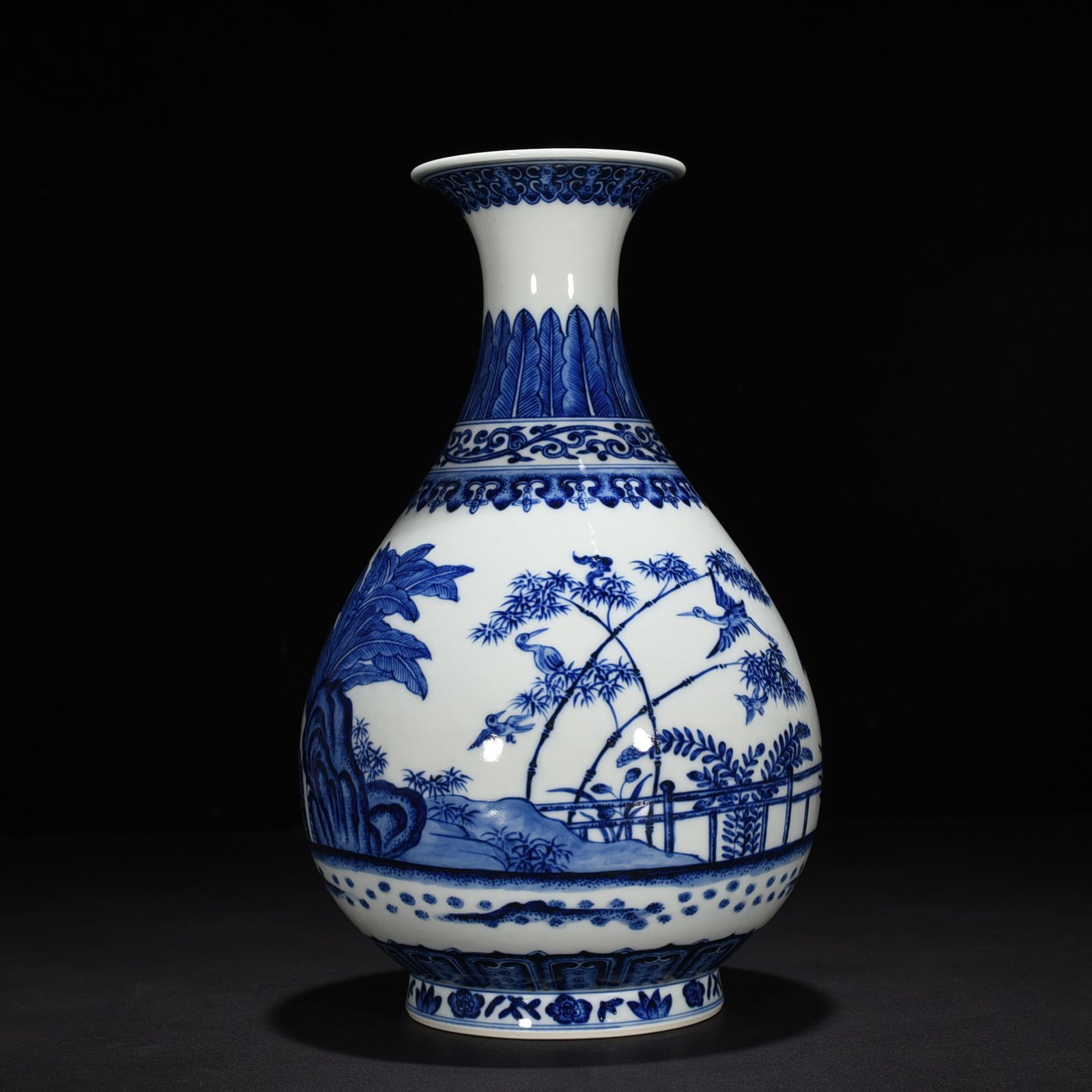 Qing Dynasty Qianlong blue and white courtyard bamboo stone banana pattern jade pot spring vase