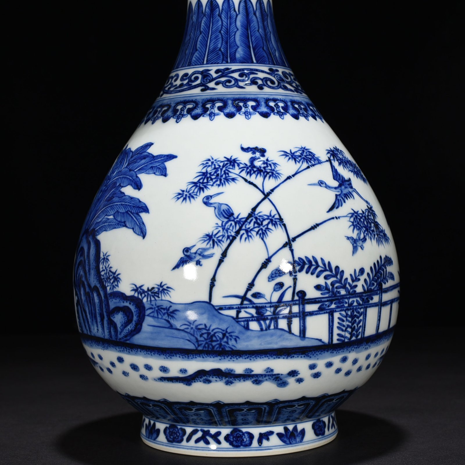 Qing Dynasty Qianlong blue and white courtyard bamboo stone banana pattern jade pot spring vase