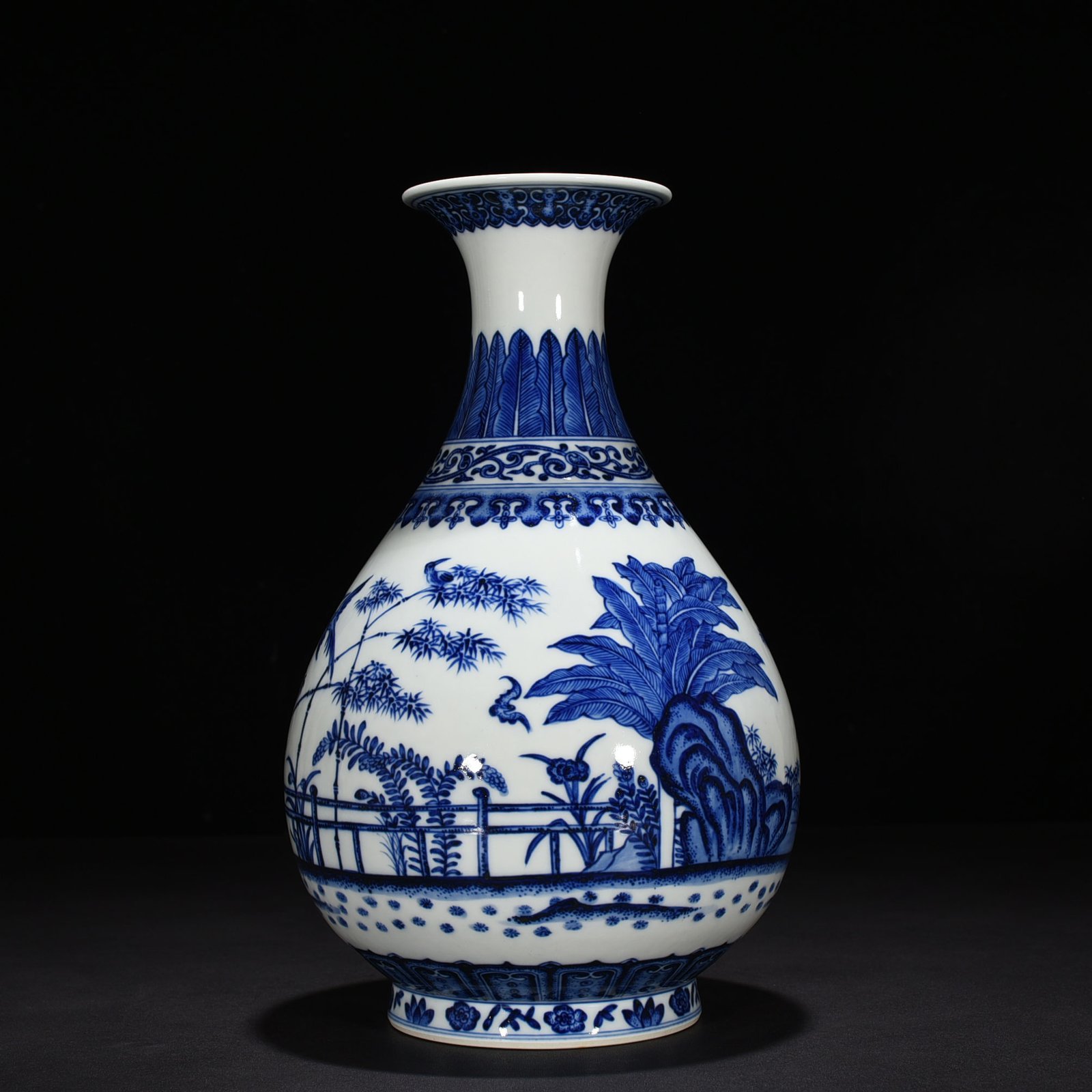 Qing Dynasty Qianlong blue and white courtyard bamboo stone banana pattern jade pot spring vase