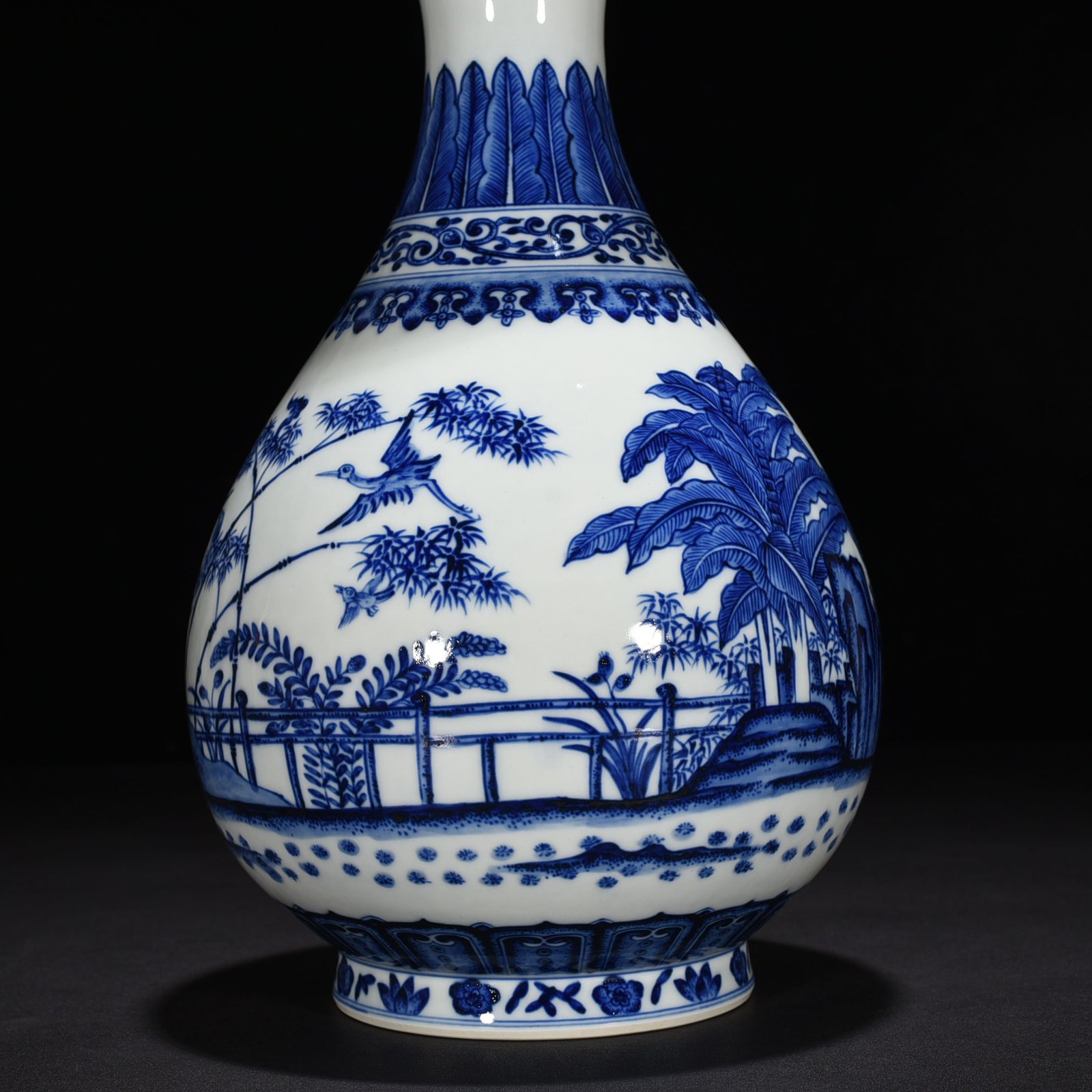 Qing Dynasty Qianlong blue and white courtyard bamboo stone banana pattern jade pot spring vase