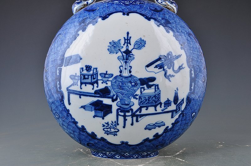 Qing Dynasty Qianlong blue and white flower vase